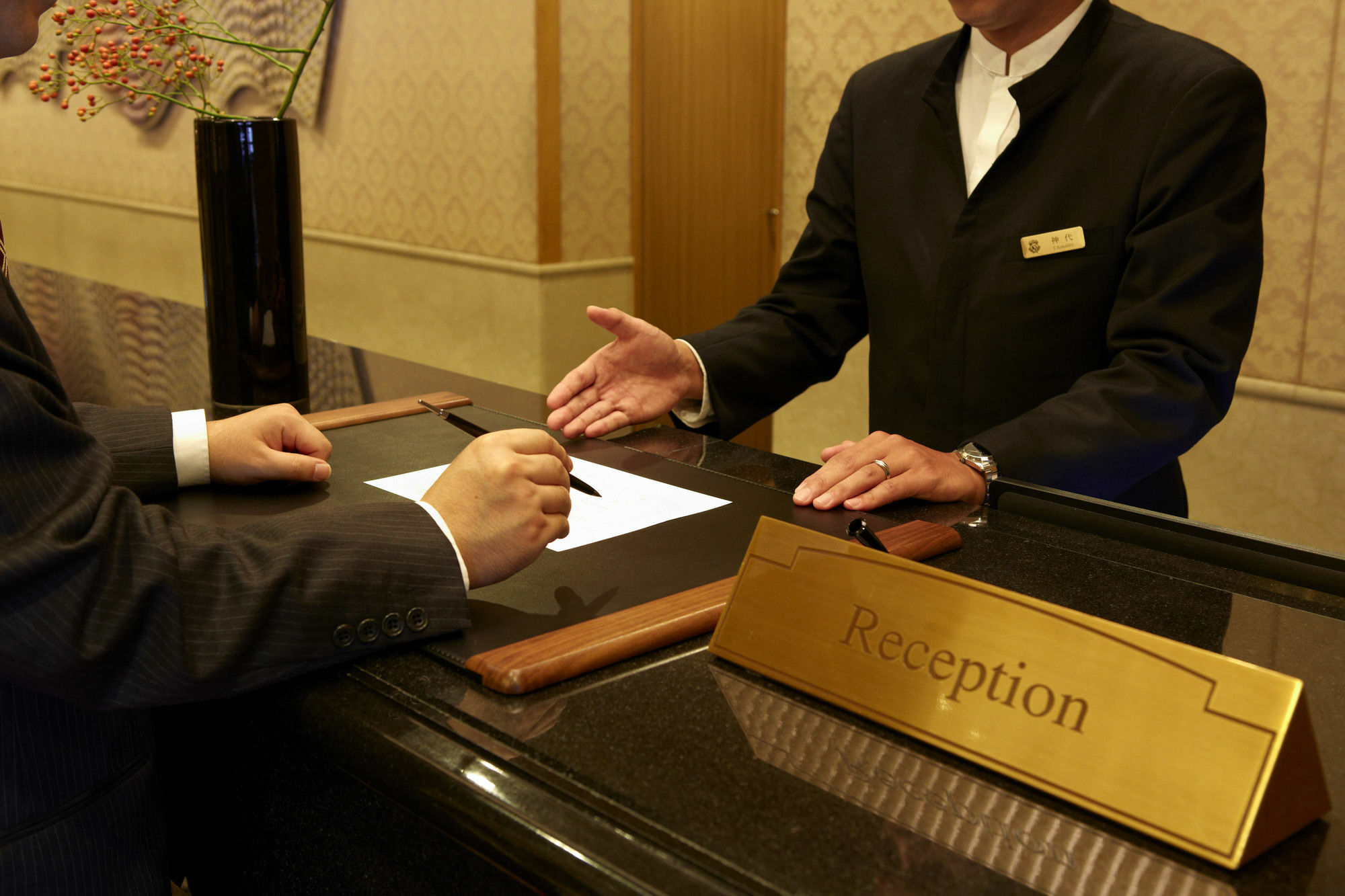 Hotel Agora Regency Osaka Sakai Sakai  Exterior foto A hotel receptionist